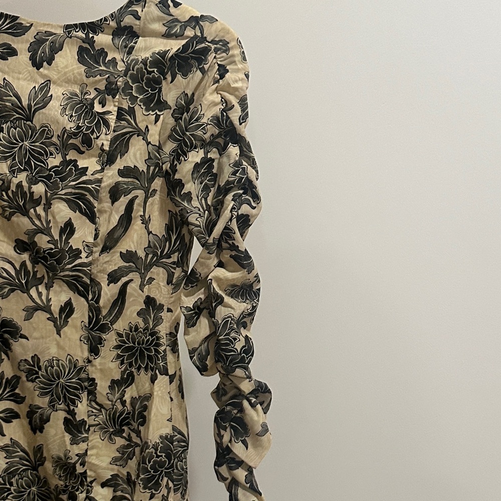 Elegant Black and Cream Floral Midi Dress - Picture 5 of 5